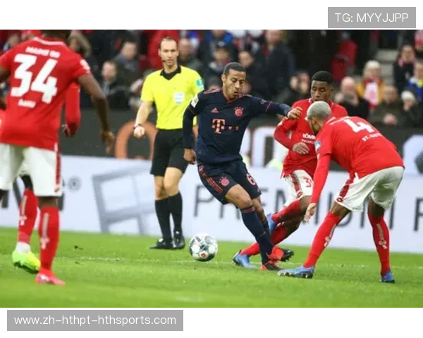 摩洛哥联赛神作球员禁区外插花脚破门这球骚出宇宙